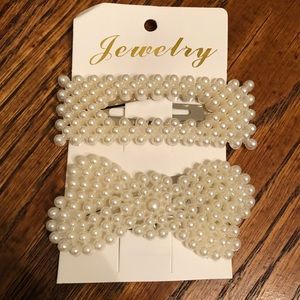 Pearl hair clips